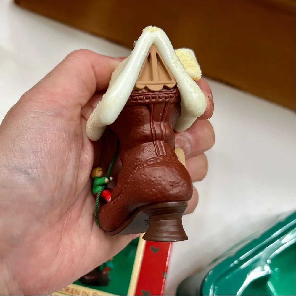 Vintage Hallmark Keepsake 1985 Children in Shoe‎ Fairy Tale Ornament